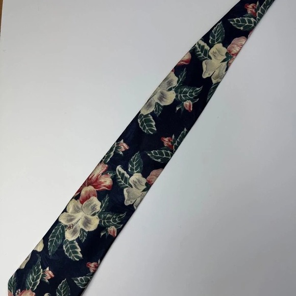 Floral Navy Tie